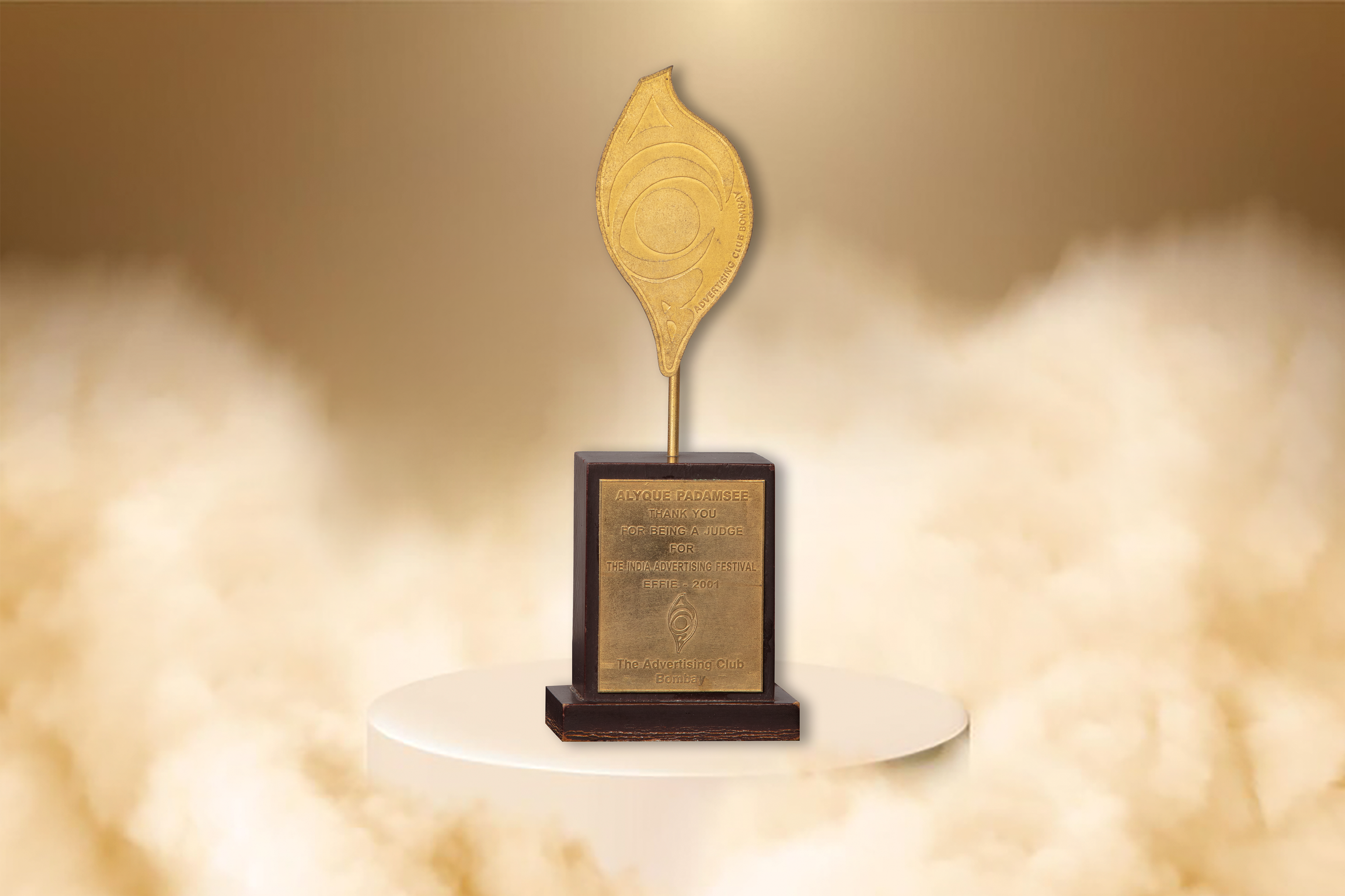 05. 2001 The Adertising Club, Bombay presented Alyque Padamsee “A Thank You for being A Judge” trophy for the India Advertising Festival – EFFIE